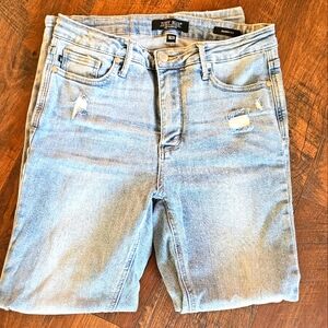 Judy Blue Light Wash Distressed Jeans
